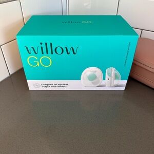 Willow Go Pump and carrying case